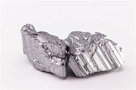  Yttrium: Un metal de tierras raras que revoluciona la industria aeroespacial